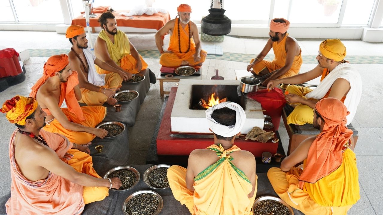Yagya And Pooja In Krishnayan Gauraksha